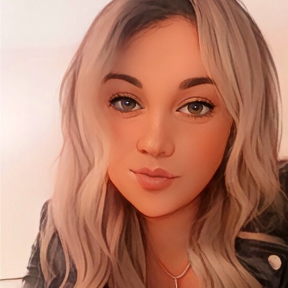 Meet your Posher, Ms Nicole - Picture 2 of 2